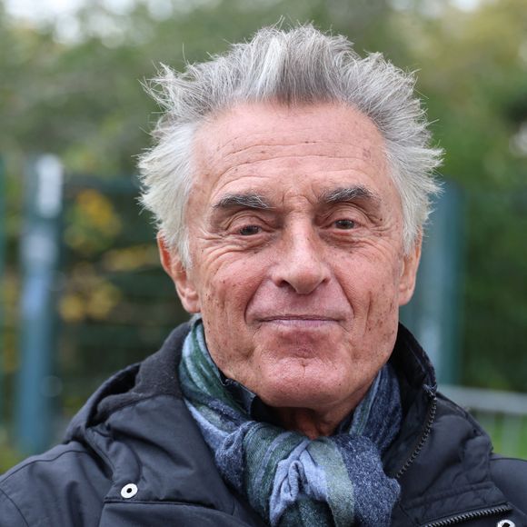 Exclusif - Gérard Holtz - Arrivées lors de l'enregistrement de l'émission "Vivement Dimanche" (du 16 novembre) à Paris le 22 octobre 2025. © Bestimage