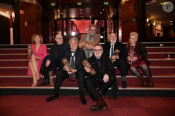 Dans les années 1970, la troupe du Splendid cartonne avec son spectacle "Amour, coquillages et crustacés", mais avant la fin des représentations, Thierry Lhermitte décide de partir en vacances au Sénégal pour parfaire son bronzage.

Marie-Anne Chazel, Michel Blanc, Christian Clavier, Thierry Lhermitte, Bruno Moynot, Gérard Jugnot et Josiane Balasko lors de la 46e édition de la cérémonie des César du cinéma à l'Olympia à Paris, France, le 12 mars 2021. Photo by David Niviere/Pool/ABACAPRESS.COM