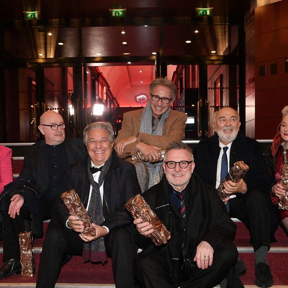 Dans les années 1970, la troupe du Splendid cartonne avec son spectacle "Amour, coquillages et crustacés", mais avant la fin des représentations, Thierry Lhermitte décide de partir en vacances au Sénégal pour parfaire son bronzage.

Marie-Anne Chazel, Michel Blanc, Christian Clavier, Thierry Lhermitte, Bruno Moynot, Gérard Jugnot et Josiane Balasko lors de la 46e édition de la cérémonie des César du cinéma à l'Olympia à Paris, France, le 12 mars 2021. Photo by David Niviere/Pool/ABACAPRESS.COM