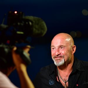 Vincent Lagaf' a ensuite expliqué n'avoir pas du tout hésité à se confier sur cet heureux événement, lui qui a toujours évolué sans filtre sous l'oeil des Français. 

Exclusif - Vincent Lagaf' - Soirée Marcel Campion au restaurant La Bouillabaisse Plage de Saint-Tropez, France, le 7 août 2019. © Rachid Bellak/Bestimage