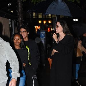 Exclusif - Angelina Jolie fait du shopping avec ses enfants Zahara et Maddox à New York, le 4 octobre 2022.