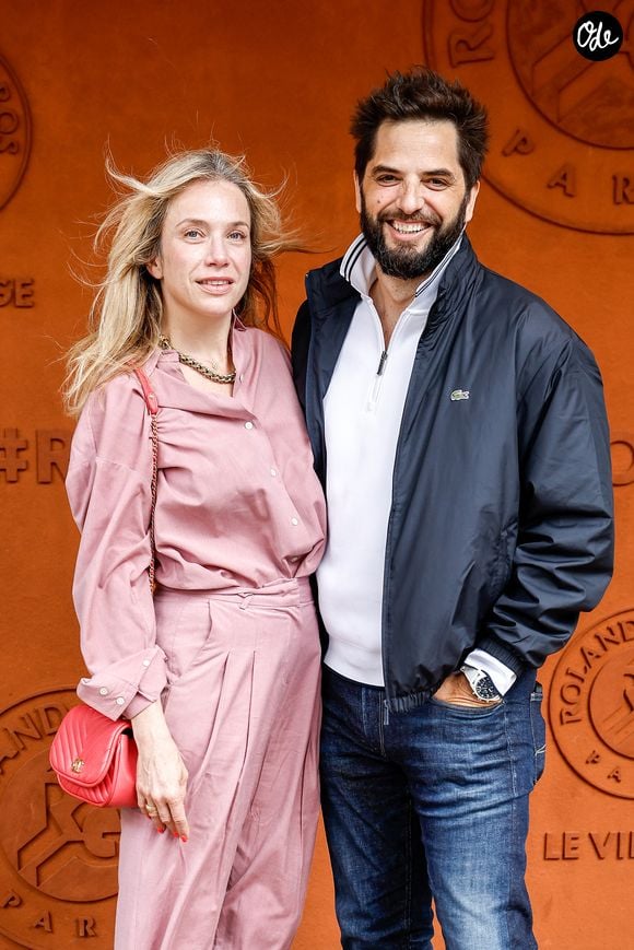 Diego Bunuel et sa compagne Soizic Gelbard au photocall du village lors des Internationaux de France de Tennis de Roland Garros 2026, à Paris, France, le 4 juin 2026. © Jacovides-Moreau/Bestimage