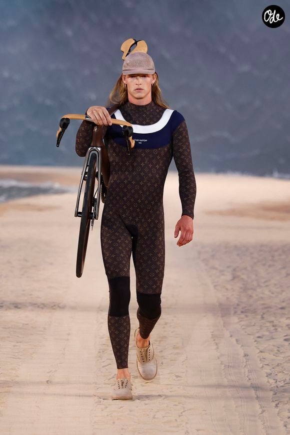 Les mannequins Louis Vuitton ont dévoilé la nouvelle collection audacieuse et rafraîchissante.

Défilé de mode Louis Vuitton Prêt à Porter Collection Homme Printemps/Été 2027 lors de la Fashion Week de Paris, à la Cité Internationale Universitaire de Paris, France, le 23 juin 2026. © Bestimage