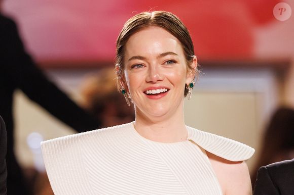 Emma Stone - Descente des marches du film « Eddington » lors du 78ème Festival International du Film de Cannes, au Palais des Festivals à Cannes. Le 16 mai 2025
© Jacovides-Moreau / Bestimage
