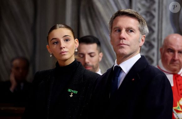 La jeune princesse se souvient avoir ressenti beaucoup de colère contre son père, Emmanuel-Philibert de Savoie. 

Exclusif - La famille de Savoie s'est retrouvée à l'abbaye de Hautecombe lors d'une messe pour célébrer les 40 ans de la disparition du dernier roi régnant d'Italie, Humbert II de Savoie à Saint-Pierre-de-Curtille, le 18 Mars 2023. 

© Dominique Jacovides/Bestimage