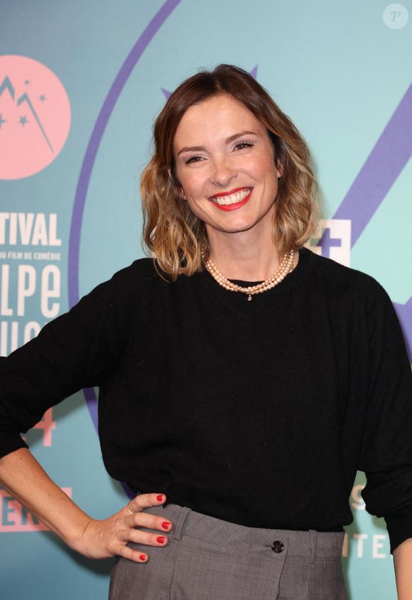 Isabelle Ithurburu - Arrivées à la cérémonie d'ouverture du 27ème Festival International du Film de Comédie de l'Alpe d'Huez le 15 janvier 2024. © Dominique Jacovides/Bestimage