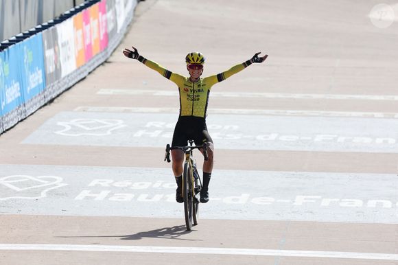 Elle devient la première Française à s’imposer sur cette épreuve mythique...

Pauline FERRAND-PREVOT vainqueure du Paris-Roubaix Femmes by Zwift, le 12 avril 2025 - photo Laurent Sanson / PsnewZ