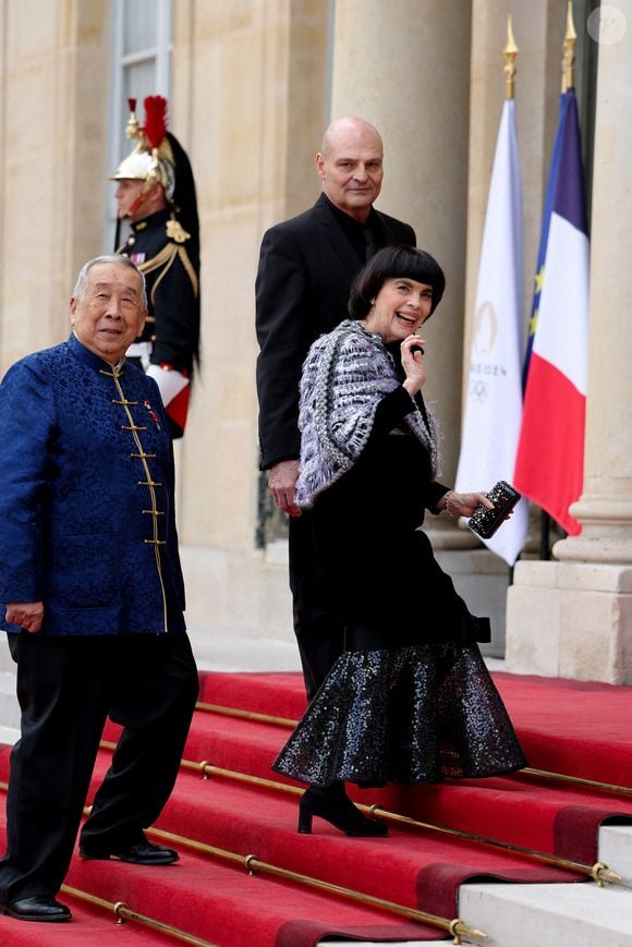 Mireille Mathieu - Arrivée des invités au dîner d'Etat en l'honneur du président chinois Xi Jinping et de sa femme la Première Dame Peng Liyuan au palais présidentiel de l'Elysée à Paris, France, le 6 mai 2024. © Cyril Moreau/Bestimage