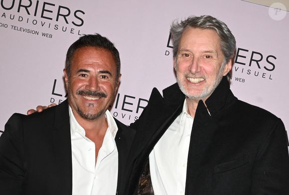 José Garcia et Antoine de Caunes - 28ème cérémonie des Lauriers de l'Audiovisuel au théâtre Marigny à Paris le 20 février 2023. © Coadic Guirec/Bestimage
