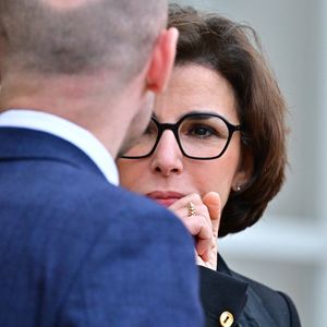 Agathe Lecaron insiste, malicieusement : "Vous êtes séparés, vous avez eu des vies entre-temps…"

Rachida Dati, Ministre de la Culture et Jean-Noël Barrot, Ministre de l'Europe et des Affaires étrangères - Sorties du Conseil des ministres au palais de l'Elysée à Paris, le 10 février 2026.
© Christian Liewig/Bestimage
