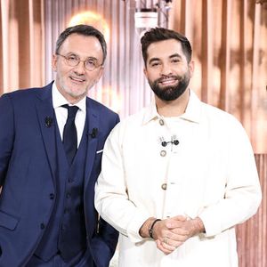 Frédéric Lopez et Kendji Girac sur le plateau de "Retour en terre inconnue" pour les 20 ans de "Rendez-vous en terre inconnue". Le 29 avril 2025 sur France 2.