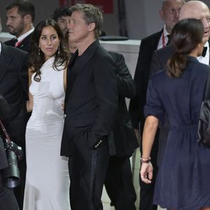 Brad Pitt et sa compagne Ines de Ramon à la projection de "Wolfs" lors du 81ème festival international du film de Venise, la Mostra le 1er septembre 2024.. (Credit Image: © Mario Cartelli/SOPA Images via ZUMA Press Wire)