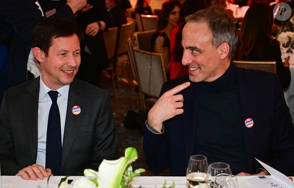 François-Xavier Bellamy, Raphaël Glucksmann au dîner annuel du CCAF (Conseil de coordination des associations arméniennes de France) à l'hôtel du collectionneur à Paris le 11 mars 2025
Comme chaque année, la onzième édition du désormais fameux dîner du CCAF a fait salle comble. 450 personnes se sont retrouvées dans les salons de l'hôtel du collectionneur, à Paris. Lors du cocktail, plusieurs personnalités politiques ont eu l'occasion de s'entretenir avec les invités.
Comme de coutume, un certain nombre de figures intellectuelles étaient également au dîner.
C'est Nelson Monfort qui a présenté la soirée en rappelant que la soirée est l'occasion de nous retrouver et de réaffirmer les liens profonds qui unissent la France et l'Arménie, liens tissés par l'histoire, la culture et des valeurs communes.
Cette soirée incarne à la fois un hommage solennel et un appel à l'action. Hommage envers celles et ceux qui oeuvrent sans relâche pour la cause arménienne; mais appel à la communauté internationale pour qu'elle s'engage résolument pour la justice et la paix.

© Christian Liewig / Bestimage
