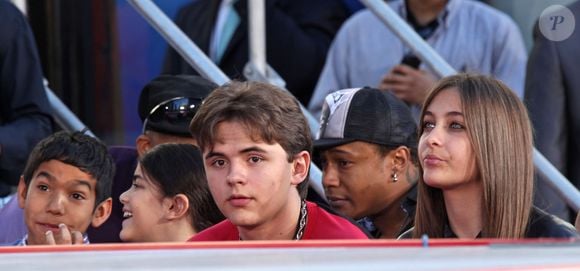 Blanket Jackson, Prince Jackson, Paris Jackson, - Michael Jackson immortalisé par ses enfants lors d'une cérémonie à Los Angeles, le 26 janvier 2012. © STARMAX / BESTIMAGE.