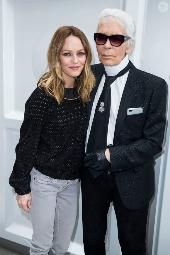 Vanessa Paradis et Karl Lagerfeld au défilé de mode prêt-à-porter automne-hiver 2017/2018 "Chanel" au Grand Palais à Paris le 7 mars 2017.

© Olivier Borde/ Bestimage