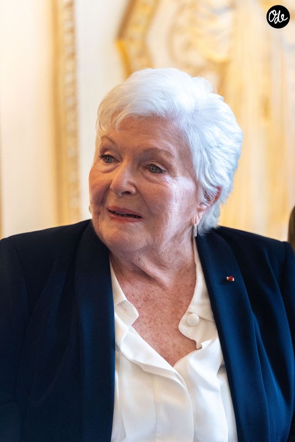 Portrait en gros plan de Line Renaud lors de la réception au Ministère de la Culture, Line Renaud a remis au Ministre la lettre par laquelle elle faisait don de ses archives à l'Etat. Certaines pièces ont été exposées dans des vitrines pour l'occasion à Paris, France, le 12 mai 2025. Photo par Alexis Jumeau/ABACAPRESS.COM