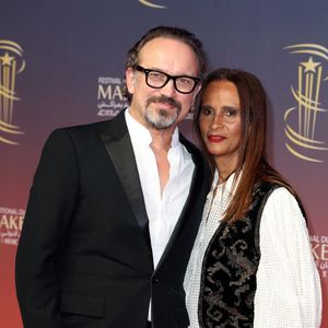 Marié à Karine Silla avec laquelle il est devenu papa de trois enfants, Vincent Perez a également eu une belle histoire d'amour avec une célèbre actrice anglaise 

Karine Perez-Silla, Vincent Perez au photocall de la cérémonie d'ouverture et à la projection du film "L'Ordre" lors du 21ème Festival international du film de Marrakech à Marrakech, Maroc. © Dominique Jacovides/Bestimage