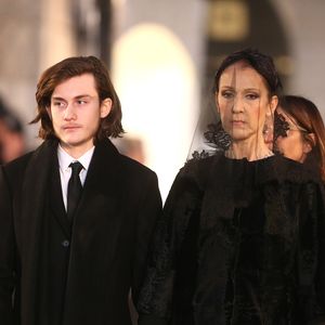 les jumeaux Nelson et Eddy (14 ans) - pensent régulièrement à leur père, hier, ils lui ont rendu hommage pour l'anniversaire de son départ. 

Céline Dion et son fils René-Charles Angélil - Sorties des obsèques nationales de René Angélil en la Basilique Notre-Dame de Montréal, le 22 janvier 2016.© Morgan Dessales/Bestimage