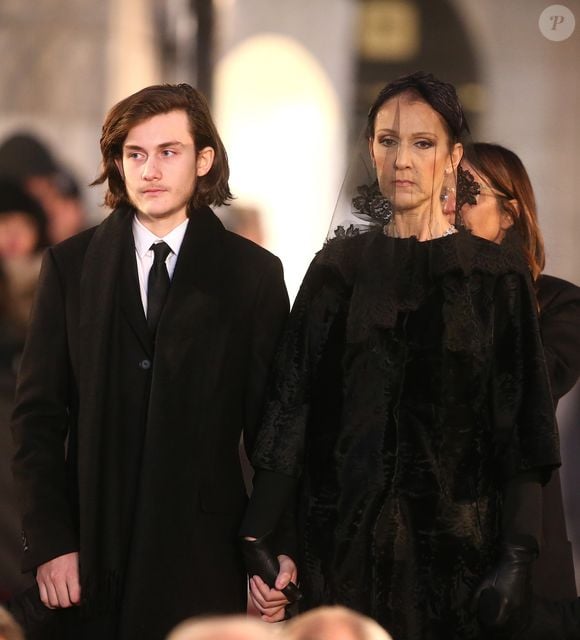 les jumeaux Nelson et Eddy (14 ans) - pensent régulièrement à leur père, hier, ils lui ont rendu hommage pour l'anniversaire de son départ. 

Céline Dion et son fils René-Charles Angélil - Sorties des obsèques nationales de René Angélil en la Basilique Notre-Dame de Montréal, le 22 janvier 2016.© Morgan Dessales/Bestimage