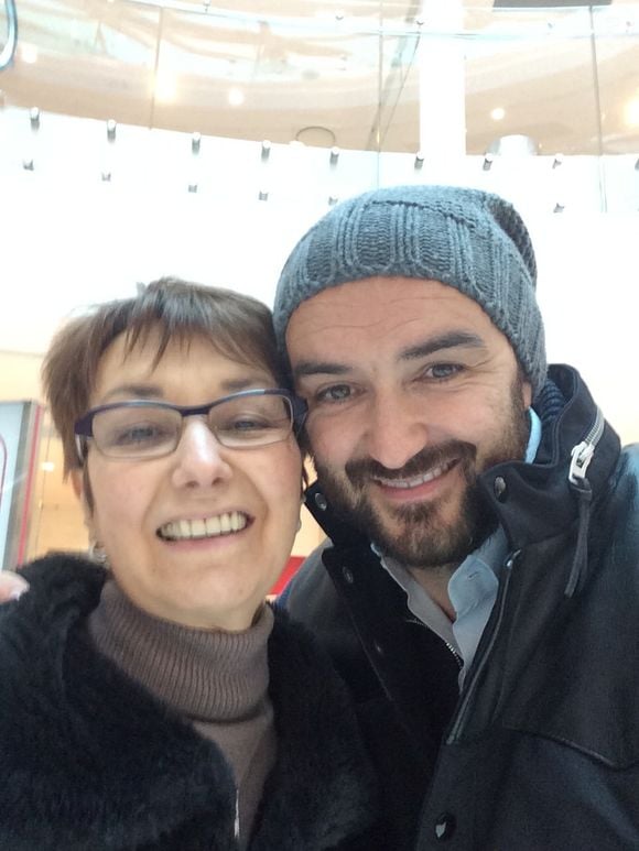 Le chef a aussi rendu hommage à sa mère Janine Gazeau, décédée en 2014.
Cyril Lignac et sa maman. Photo Instagram de @cyrillignac pour la fête des mères, dimanche 31 mai.