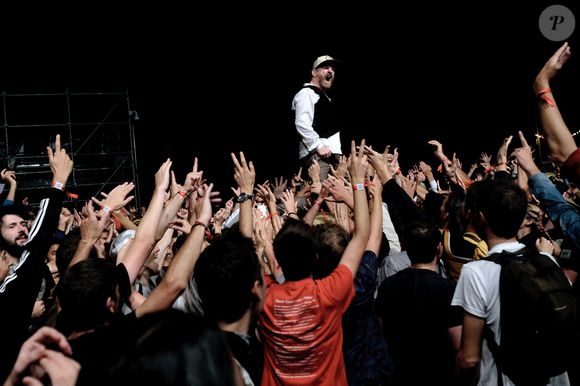 Pour résumer, tous les instruments du groupe ont été dérobés alors qu’ils étaient stationnés sur le parking d’un hôtel dans le Pas-de-Calais, selon nos confrères de "Midi Libre"

Le groupe de rock français Dyonisos - Fête de l'Humanité à La Courneuve, France, le 11 septembre 2021. © Lionel Guericolas/MPP/Bestimage