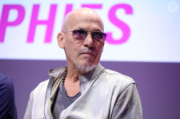 Le chanteur de 64 ans a dû soigner son cancer du poumon

Florent Pagny assiste à la cérémonie de remise du Prix de l'Ambassadeur de l'association ELA (European Leukodystrophy Association) à la Cité des Sciences et de l'Industrie à Paris, France, le 07 juin 2023. Photo par Jerome Domine/ABACAPRESS.COM