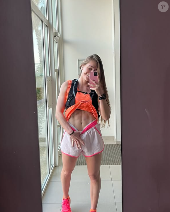 Léa, aventurière de "Koh-Lanta", officialise son couple avec sa compagne.