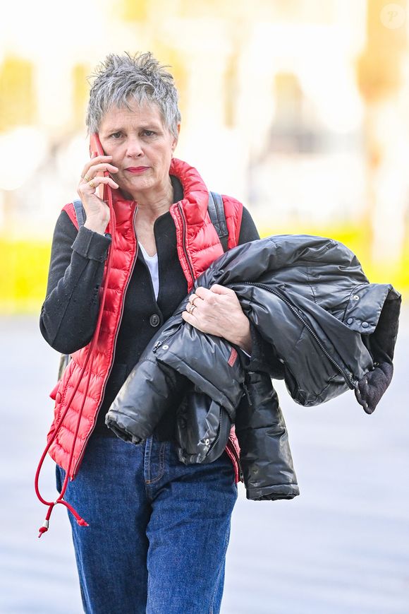 Anouk Grinberg après le procès de Gérard Depardieu © Pierre Perusseau/Bestimage