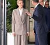 Ce n'est pas la première fois que la princesse opte pour un tailleur oversize.

Le prince Albert II de Monaco et la princesse Charlene ont visité en compagnie de M. Thomas Bataglione, l'administrateur et directeur général de la SMEG, le nouveau siège social de la société, installé dans le quartier de Fontvieille à Monaco, le 15 octobre 2025. © Bruno Bebert / Bestimage