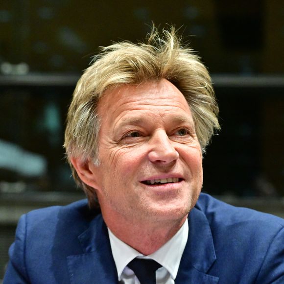 Laurent Delahousse possède un restaurant dans le 7e arrondissement de Paris.

Audition de Laurent Delahousse, journaliste et présentateur de télévision, par la commission d'enquête "Audiovisuel public" à l'Assemblée Nationale à Paris, France. © Christian Liewig/Bestimage