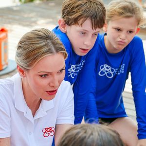 La princesse Charlène de Monaco lors de la journée "Water Safety Day, pour la prévention de la noyade" sur la plage du Larvotto de Monaco, le 17 juin 2025. Cet événement est organisé par sa Fondation, le Centre de Sauvetage Aquatique de Monaco (CSAM) en partenariat avec la Croix-Rouge monégasque. © Claudia Albuquerque/Bestimage