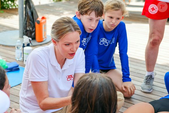 La princesse Charlène de Monaco lors de la journée "Water Safety Day, pour la prévention de la noyade" sur la plage du Larvotto de Monaco, le 17 juin 2025. Cet événement est organisé par sa Fondation, le Centre de Sauvetage Aquatique de Monaco (CSAM) en partenariat avec la Croix-Rouge monégasque. © Claudia Albuquerque/Bestimage