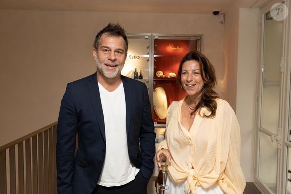 Ronald Guintrange et Deborah Jourdain (Balenciaga) lors du vernissage de l'exposition Mirabilia à la bijouterie Heurgon à Paris le 22 juin 2022.© Jeremy Melloul / Bestimage