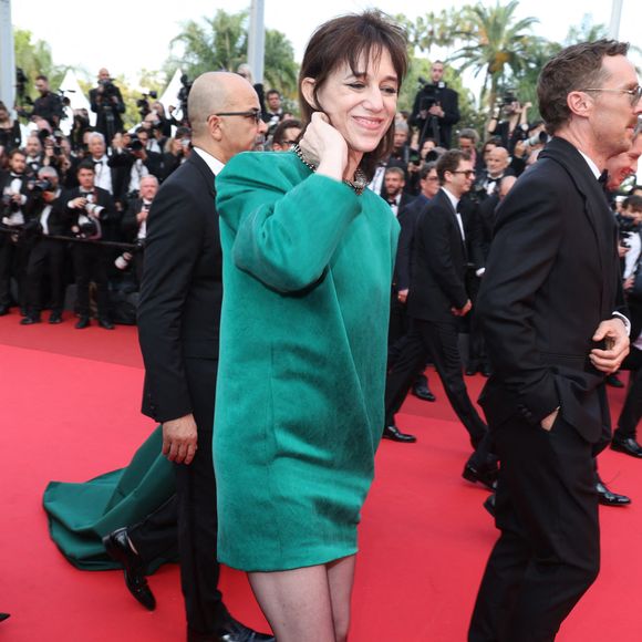 Charlotte Gainsbourg a foulé le tapis rouge de Cannes aux côtés de son compagnon Yvan Attal pour la projection du nouveau film de Wes Anderson.

Charlotte Gainsbourg - Montée des marches du film « The Phoenician Scheme » lors du 78ème Festival International du Film de Cannes, au Palais des Festivals à Cannes
© Jacovides-Moreau / Bestimage