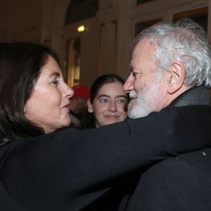 Cristiana Reali et Francis Huster avec, au milieu, leur fille Elisa- Cocktail au Théâtre du Gymnase à la suite de la Première soirée de la Pièce " En thérapie ". Paris, France, le 17 Janvier 2026.

© Bertrand Rindoff / Bestimage