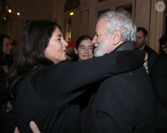 Cristiana Reali et Francis Huster avec, au milieu, leur fille Elisa- Cocktail au Théâtre du Gymnase à la suite de la Première soirée de la Pièce " En thérapie ". Paris, France, le 17 Janvier 2026.

© Bertrand Rindoff / Bestimage