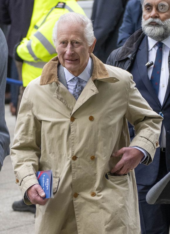 Il explique que cette décision vise à protéger le travail du roi Charles et de la famille royale.

Le roi Charles III d'Angleterre au Lady Day du premier jour du Derby d'Epsom à Epsom Downs, Royaume Uni, le 31 mai 2024. © GoffPhotos/Bestimage