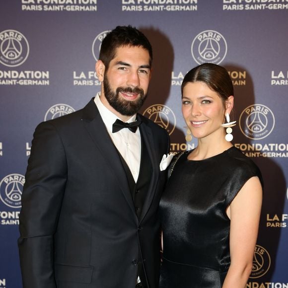 Nikola Karabatic et sa femme Géraldine Pillet au dîner de gala au profit de la Fondation PSG au Parc des Princes à Paris le 16 mai 2017. 

© Rachid Bellak/Bestimage
