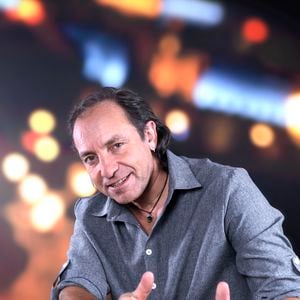 Exclusif - Portrait de Philippe Candeloro à Paris, le 14 novembre 2026.
© Cédric Perrin/Bestimage