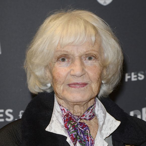 Mais son premier amour, ce fut Brigitte Auber... Cet actrice, qui fut l'une des rares Françaises à être dirigée par Alfred Hitchcock, a accordé un entretien à "Nice Matin", où elle se souvient du jeune homme qu'était Alain Delon. 

Brigitte Auber lors de l'ouverture du 1er Festival "Au-delà de l'écran" 2016 à Vincennes, le 22 janvier 2016.