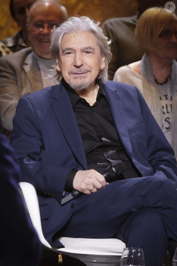 Un âge qu'il vient d'avoir ce mardi 11 février 2025

Exclusif - Serge Lama - Enregistrement de l'émission "Le Grand Echiquier, le printemps à Versailles", présentée par C.Chazal et diffusée le 31 mars sur France 2
© Jack Tribeca / Bestimage