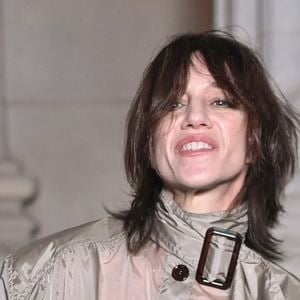 L’exposition est prévue du 6 juillet au 4 octobre 2026 au cloître Saint-Trophime à Arles.

Charlotte Gainsbourg - Photocall du Défilé de mode Saint Laurent Collection Homme Printemps-Été 2026 dans le cadre de la Fashion Week de Paris, France, le 27 janvier 2026.
 
© Olivier Borde / Bestimage