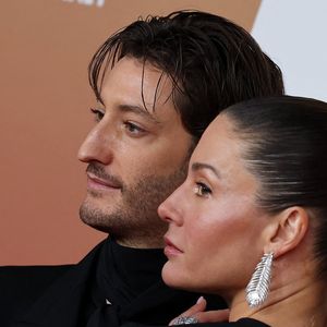 Pierre Niney et sa compagne Natasha Andrews - Photocall de la 50ème édition de la cérémonie des César à l'Olympia à Paris, France, le 28 février 2025 © Dominique Jacovides - Olivier Borde / Bestimage