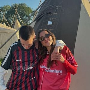 Avec son père et désormais son frère Gjin, Dua Lipa utilise sa notoriété pour faire rayonner le Kosovo dans le monde.

Dua Lipa et son frère, Gjin Lipa. Instagram