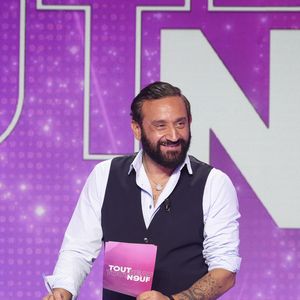 H2O appartenait depuis 2015 au groupe audiovisuel Banijay.

Exclusif - Cyril Hanouna, sur le plateau de  TBT9 présenté par C.Hanouna, et diffusé en direct sur W9, Paris, France, le 05 novembre 2025. © Jack Tribeca / Bestimage