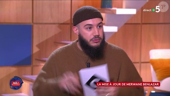Il est ainsi apparu sur le plateau de l'émission C à vous sur France 5

Merwane Benlazar lors de son passage sur le plateau de C à vous le vendredi 31 janvier 2025 sur France 5.
Crédit : C à vous/France 5