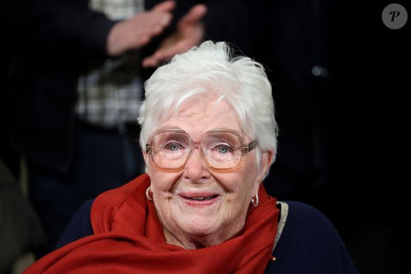 La chanteuse de 97 ans s’est exprimée auprès de “Point de Vue”.

Line Renaud - Line Renaud, 97 ans, a inauguré un jardin public qui porte son nom, à Lille, France, le mercredi 17 décembre 2025.
© Claude Dubourg/Bestimage