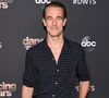 L’acteur est décédé le 11 février à l’âge de 48 ans après un combat contre un cancer colorectal.

James Van Der Beek - "Dancing With The Stars" Saison 28 photocall des six finalistes chez Dominique Ansel à Los Angeles, le 4 novembre 2019.
Backgrid USA / Bestimage