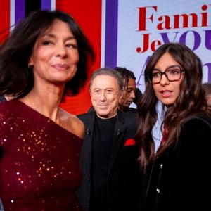 Exclusif - Michel Drucker en backstage de l'enregistrement de l'émission "Famille je vous aime" présentée par M.Drucker et qui sera diffusée le 29 décembre sur France 3, au studio Rive gauche, à Paris, France, le 2 décembre 2025. © Gaffiot-Perusseau/Bestimage