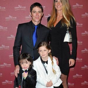 Mère de trois enfants et mariée à un célèbre Jockey, Sophie Thalmann partage son quotidien entre sa famille et ses nouveaux projets professionnels autour du cheval...

Christophe Soumillon, Sophie Thalmann et leurs enfants Charlie et Mika à la 64ème Cérémonie des Cravaches d' Or au Théâtre des Champs-Elysées à Paris le 3 avril 2013. © Bestimage